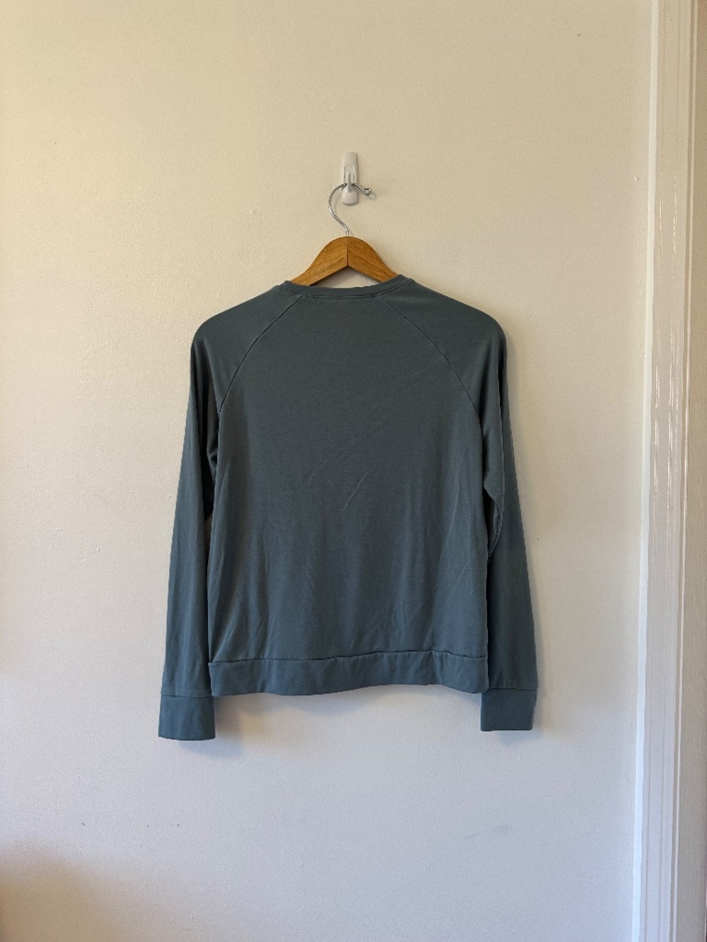 Cozy Earth Brushed Bamboo Pullover Crew in Dawn Blue | Size Medium - Picture 4 of 8